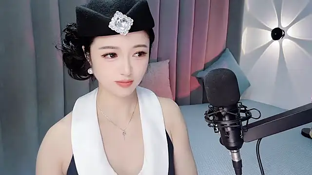 Snapshot of Momo-Wow chatting on 07/07/26, 06:47 Momo-Wow online show from 07/07/26, 06:47