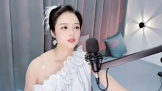 Snapshot of Momo-Wow chatting on 07/11/26, 06:05 Momo-Wow online show from 07/11/26, 06:05