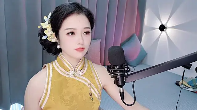 Snapshot of Momo-Wow chatting on 07/18/26, 06:17 Momo-Wow online show from 07/18/26, 06:17
