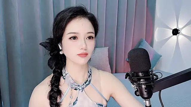 Snapshot of Momo-Wow chatting on 07/20/26, 05:55 Momo-Wow online show from 07/20/26, 05:55