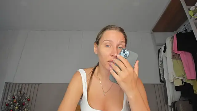 Snapshot of SofiClimbing chatting on 01/12/26, 03:01 SofiClimbing online show from 01/12/26, 03:01