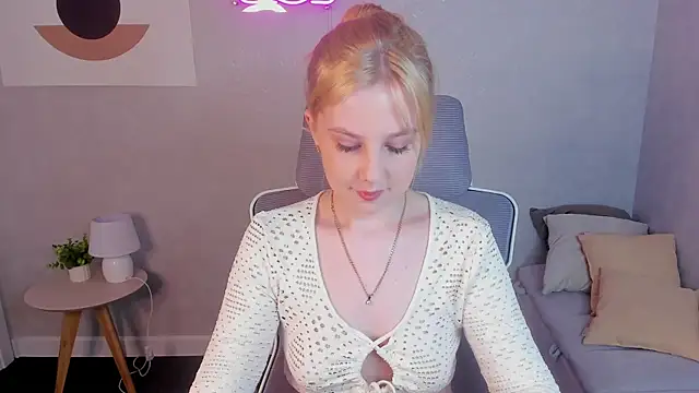 Snapshot of Violeta_Paul chatting on 07/21/26, 12:57 Violeta Paul online show from 07/21/26, 12:57