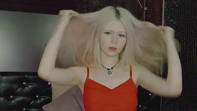 Snapshot of Lucy_Bambi chatting on 06/20/26, 04:54 Lucy Bambi online show from 06/20/26, 04:54