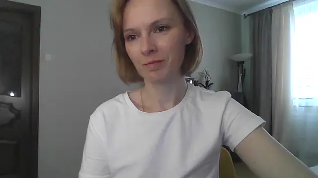 Snapshot of AdelleLovee_ chatting on 06/04/26, 03:29 AdelleLovee online show from 06/04/26, 03:29