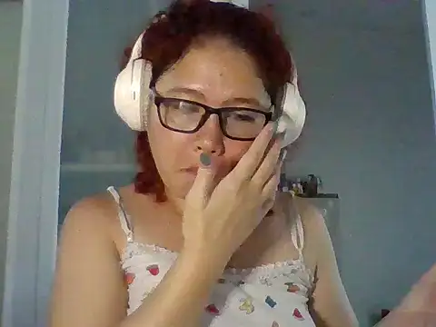Snapshot of bitchychubby chatting on 07/08/26, 01:43 bitchychubby online show from 07/08/26, 01:43