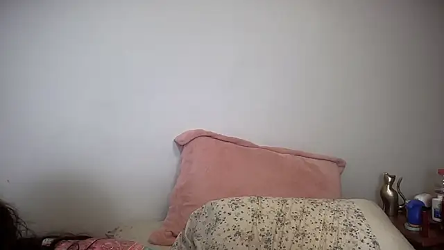 maddiliz online show from 02/19/25, 04:23