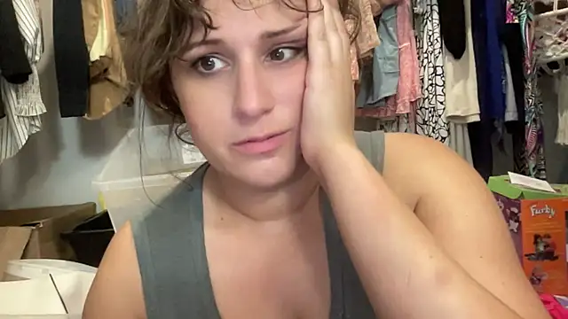 maddiliz online show from 10/17/25, 12:01