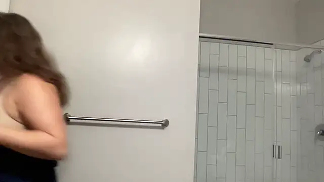 maddiliz online show from 10/20/25, 01:06