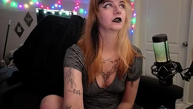 Snapshot of inarafoxxx_ chatting on 07/19/26, 06:33 inarafoxxx online show from 07/19/26, 06:33