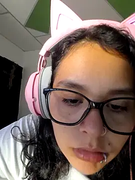 Snapshot of Miss_kittyX chatting on 06/17/26, 12:02 Miss kittyX online show from 06/17/26, 12:02
