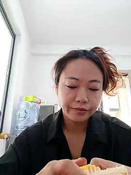 Snapshot of Yaoyao__ chatting on 06/06/26, 08:30 Yaoyao online show from 06/06/26, 08:30