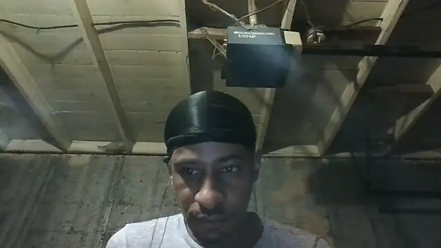 Snapshot of Leo99842 chatting on 06/25/26, 02:33 Leo99842 online show from 06/25/26, 02:33