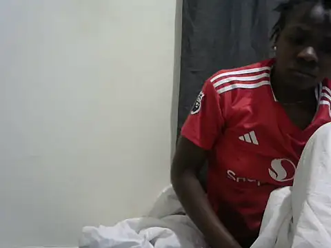 Snapshot of QueenSar chatting on 07/19/26, 02:04 QueenSar online show from 07/19/26, 02:04