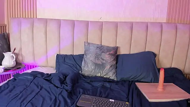 julimonroe  online show from 06/05/26, 06:52