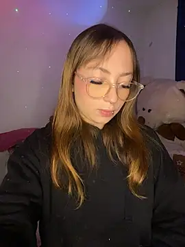 Snapshot of Caamii_ chatting on 07/03/26, 03:35 Caamii online show from 07/03/26, 03:35