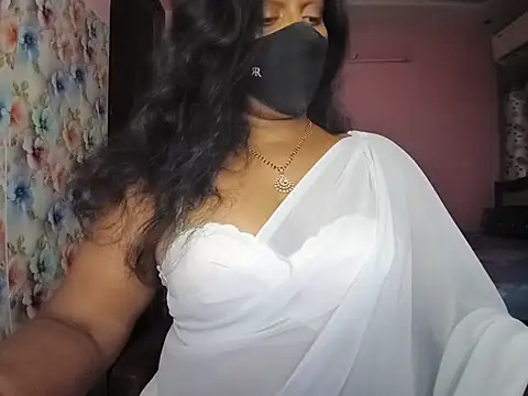 Snapshot of Meenakshy chatting on 06/05/26, 05:25 Meenakshy online show from 06/05/26, 05:25