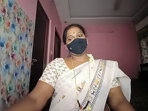 Snapshot of Meenakshy chatting on 06/16/26, 04:37 Meenakshy online show from 06/16/26, 04:37