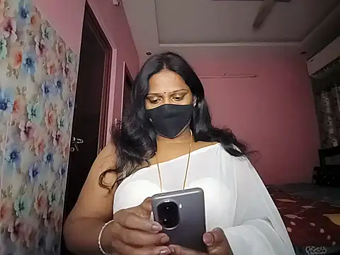 Snapshot of Meenakshy chatting on 06/17/26, 05:25 Meenakshy online show from 06/17/26, 05:25