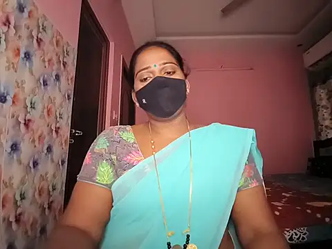 Snapshot of Meenakshy chatting on 06/21/26, 04:59 Meenakshy online show from 06/21/26, 04:59