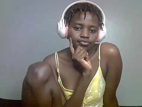 Snapshot of Sweet_smiles2 chatting on 06/28/26, 05:13 Sweet smiles2 online show from 06/28/26, 05:13