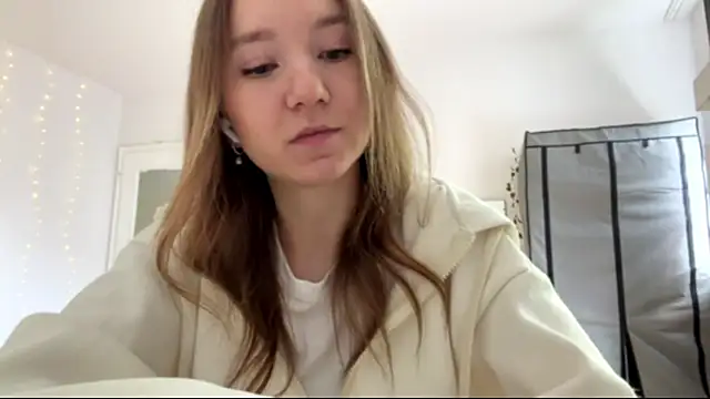 smalllisa online show from 06/04/26, 09:04