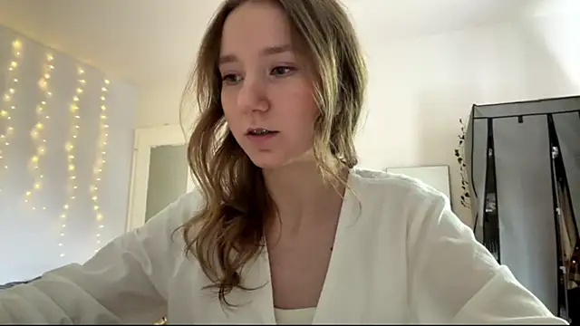 smalllisa online show from 06/13/26, 04:16