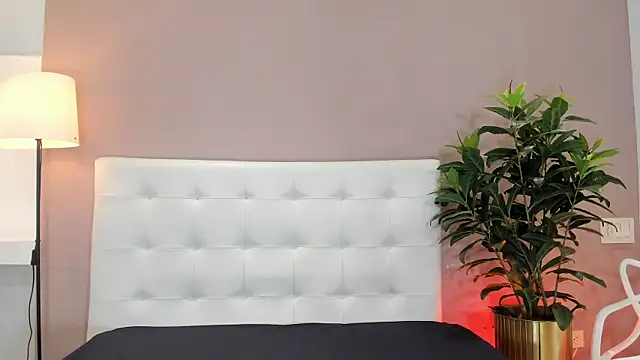 liahglow online show from 07/08/26, 12:53