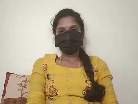 Snapshot of Sravanthi52 chatting on 06/06/26, 01:38 Sravanthi52 online show from 06/06/26, 01:38