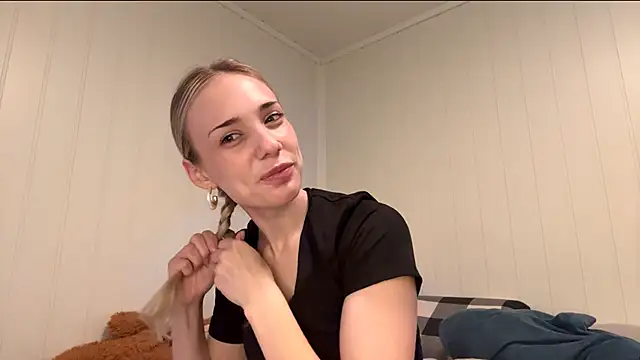 Snapshot of OlyMayer chatting on 06/18/26, 08:25 OlyMayer online show from 06/18/26, 08:25