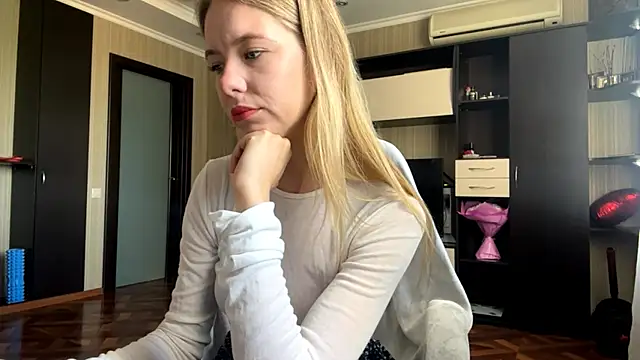 Snapshot of ScarlettKinsley chatting on 06/10/26, 07:07 ScarlettKinsley online show from 06/10/26, 07:07