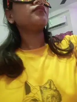Snapshot of Hot-Rani-76 chatting on 06/19/26, 03:38 Hot-Rani-76 online show from 06/19/26, 03:38