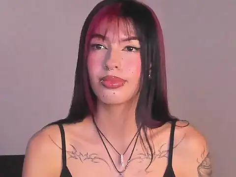 Snapshot of EvaBenely_ chatting on 07/05/26, 06:53 EvaBenely online show from 07/05/26, 06:53
