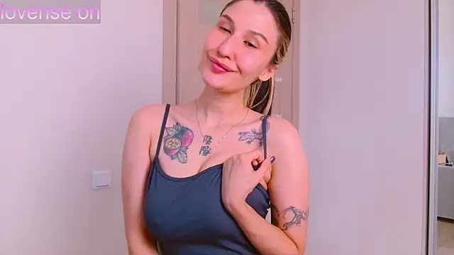 Snapshot of xocami chatting on 06/10/26, 12:22 xocami online show from 06/10/26, 12:22