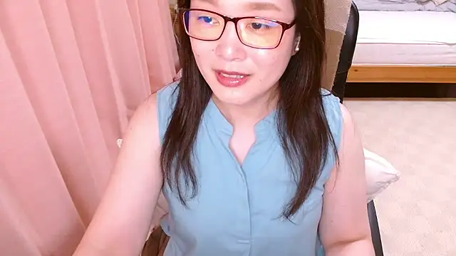 Snapshot of LENA-xo chatting on 06/21/26, 06:38 LENA-xo online show from 06/21/26, 06:38