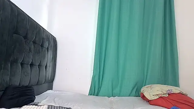 Fluffy Pillows online show from 06/23/26, 08:23