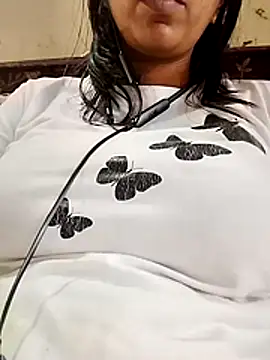Snapshot of Romantic_riya_06 chatting on 07/19/26, 06:06 Romantic riya 06 online show from 07/19/26, 06:06