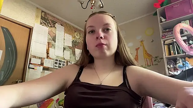 Snapshot of Aileyn chatting on 06/09/26, 08:15 Aileyn online show from 06/09/26, 08:15