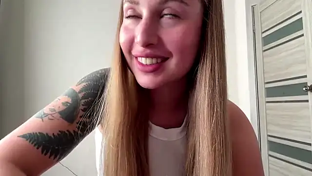Snapshot of AliceIris chatting on 06/10/26, 12:15 AliceIris online show from 06/10/26, 12:15