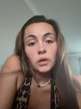 Snapshot of Lucysaphire chatting on 06/08/26, 08:20 Lucysaphire online show from 06/08/26, 08:20