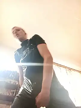 Snapshot of RubberFetischem chatting on 01/18/26, 09:13 RubberFetischem online show from 01/18/26, 09:13