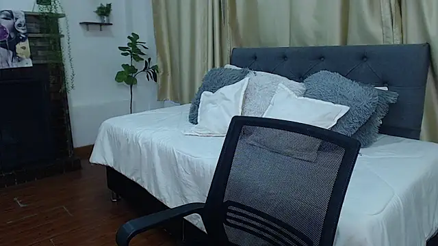 Snapshot of Khalia_ chatting on 06/20/26, 01:47 Khalia online show from 06/20/26, 01:47