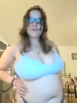 Snapshot of Minette_ chatting on 06/08/26, 01:28 Minette online show from 06/08/26, 01:28