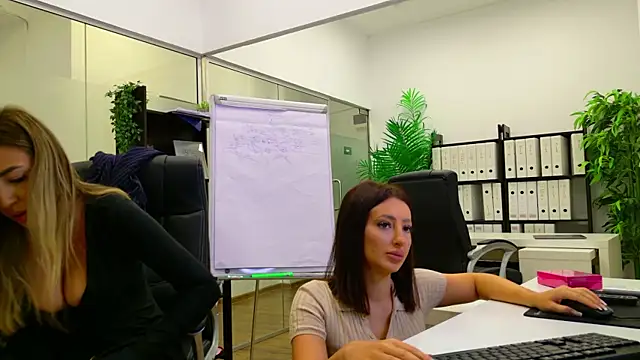 Snapshot of BabesGoWild chatting on 09/09/25, 04:23 BabesGoWild online show from 09/09/25, 04:23