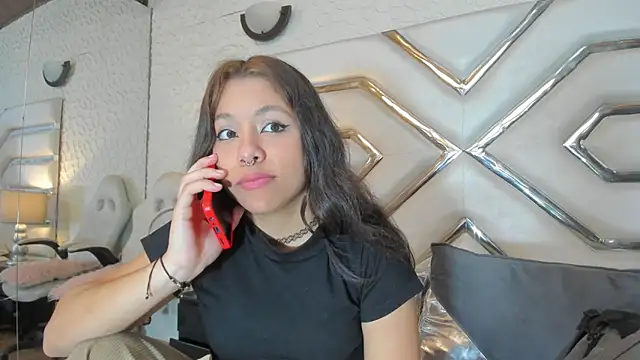 Snapshot of Chloe_Belll chatting on 07/29/26, 03:43 Chloe Belll online show from 07/29/26, 03:43