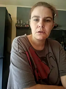GoldenWifee online show from 06/10/26, 05:07