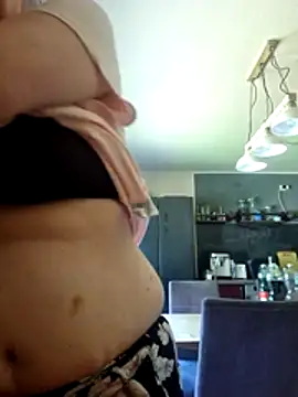 GoldenWifee online show from 06/18/26, 08:58