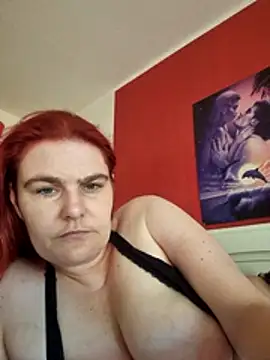 GoldenWifee online show from 06/18/26, 09:14