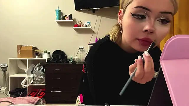 moonluv33 online show from 06/21/26, 01:13