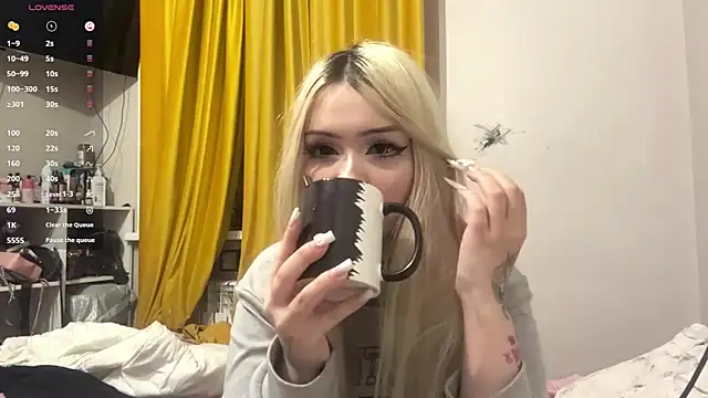 moonluv33 online show from 07/09/26, 03:05