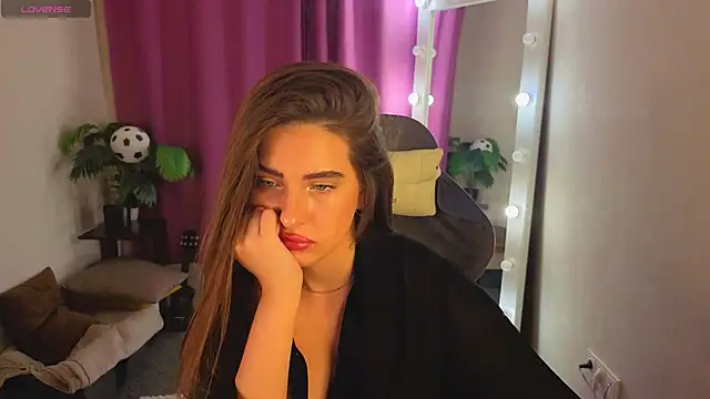 Snapshot of Bella__Kallen chatting on 06/29/26, 09:04 Bella Kallen online show from 06/29/26, 09:04